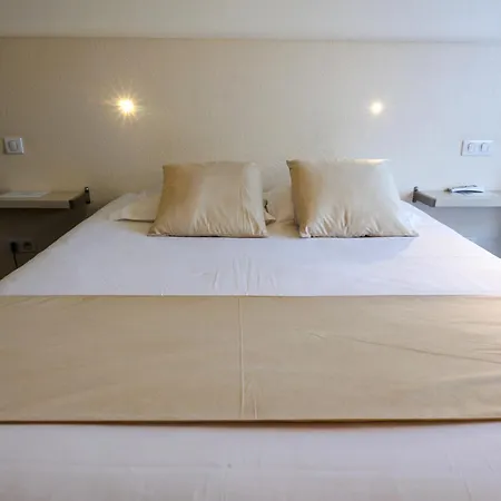 Hotel Logis Le Rochelois