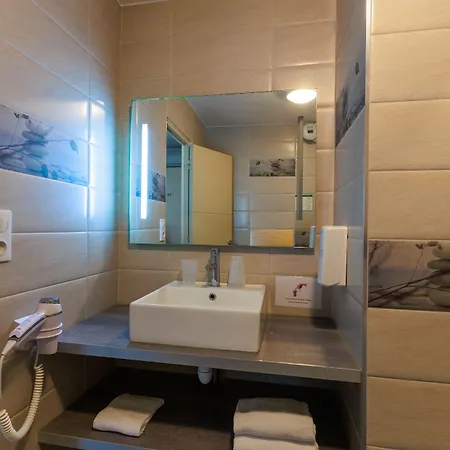 Hotel Logis Le Rochelois