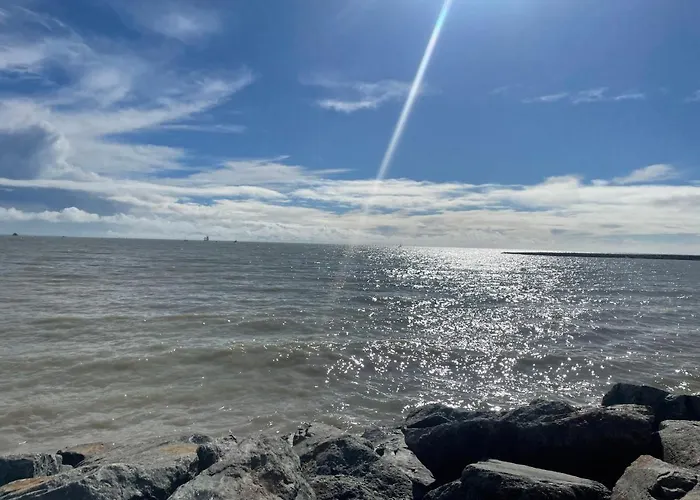 Logis Le Rochelois Hotel 3*