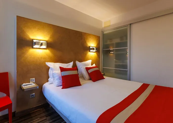 Logis Le Rochelois 3*