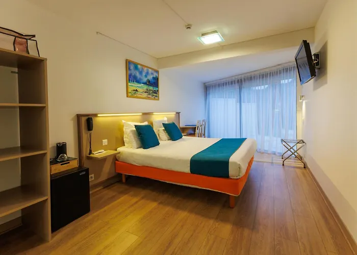 Logis Le Rochelois 3*