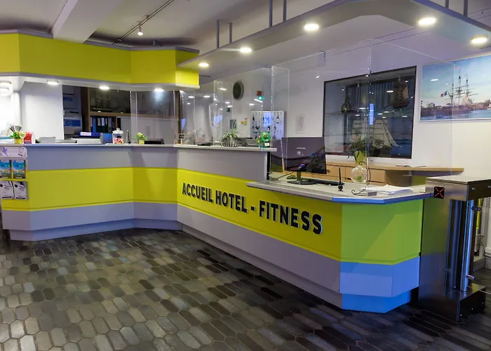 Logis Le Rochelois Hotel