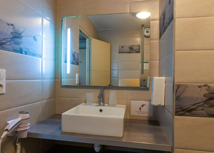 Hotel Logis Le Rochelois