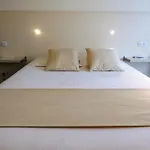 Hotel Logis Le Rochelois