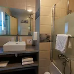 Logis Le Rochelois Hotel 3*