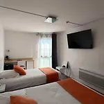 Logis Le Rochelois Hotel 3*