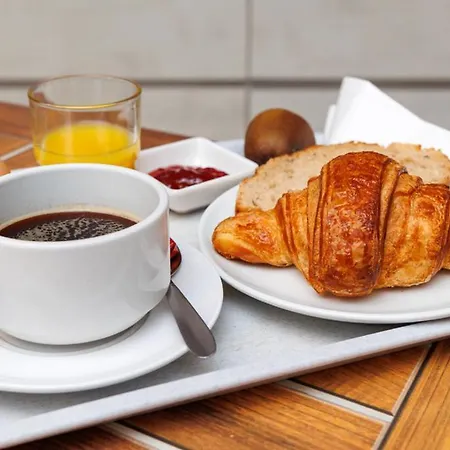 Logis Le Rochelois 3*