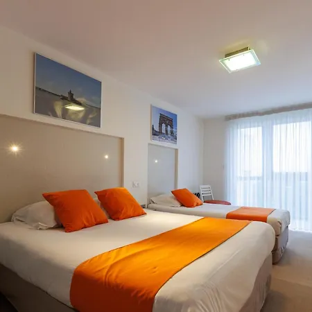 Hotel Logis Le Rochelois 3*