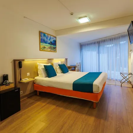 Logis Le Rochelois 3*