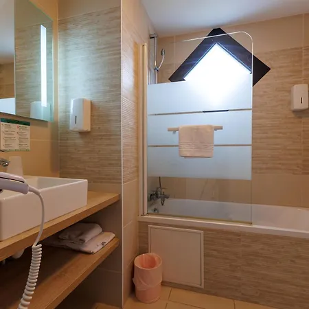 Hotel Logis Le Rochelois 3*