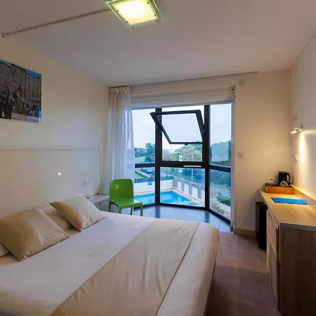 Hotel Logis Le Rochelois