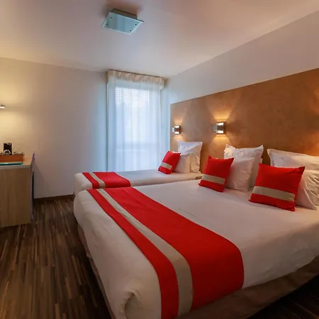 Logis Le Rochelois Otel