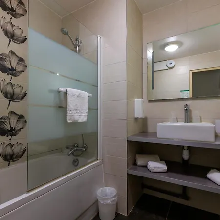 Hotel Logis Le Rochelois