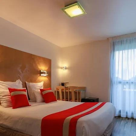 Logis Le Rochelois Hotell 3*