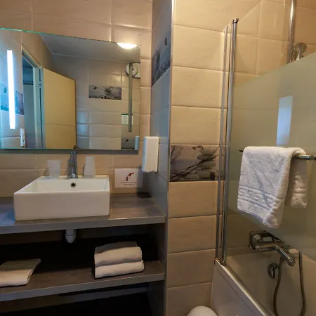 Logis Le Rochelois Отель 3*
