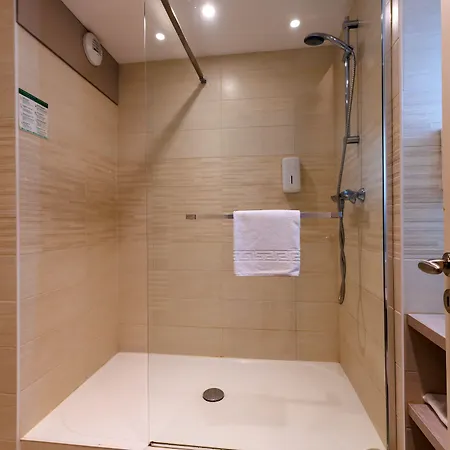 Logis Le Rochelois Hotell 3*