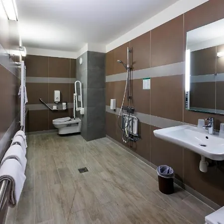 Logis Le Rochelois Hotel