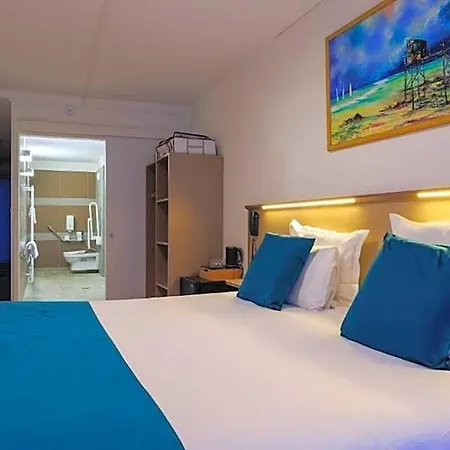 Logis Le Rochelois Hotell 3*