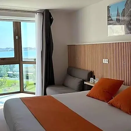 Logis Le Rochelois Hotell 3*