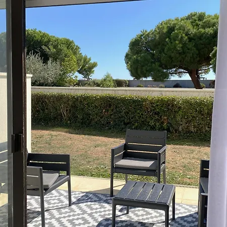 Ξενοδοχείο Logis Le Rochelois 3*