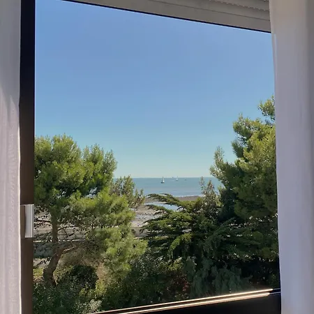 Ξενοδοχείο Logis Le Rochelois 3*