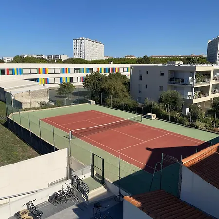 מלון Logis Le Rochelois