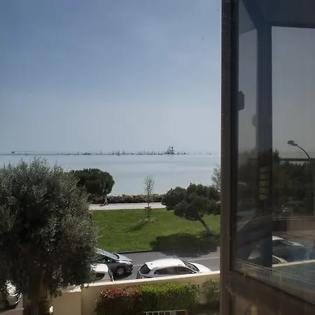 Logis Le Rochelois Hotell