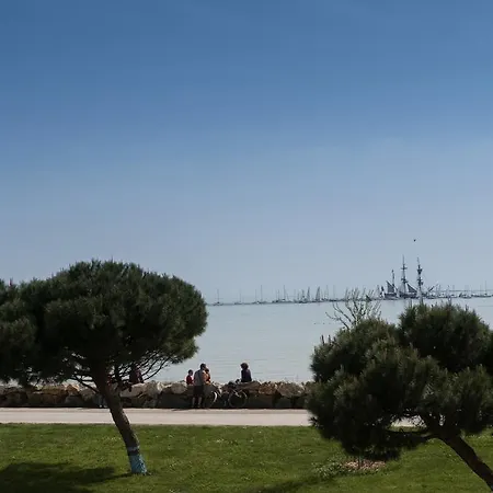 Logis Le Rochelois 3* Λα Ροσέλ