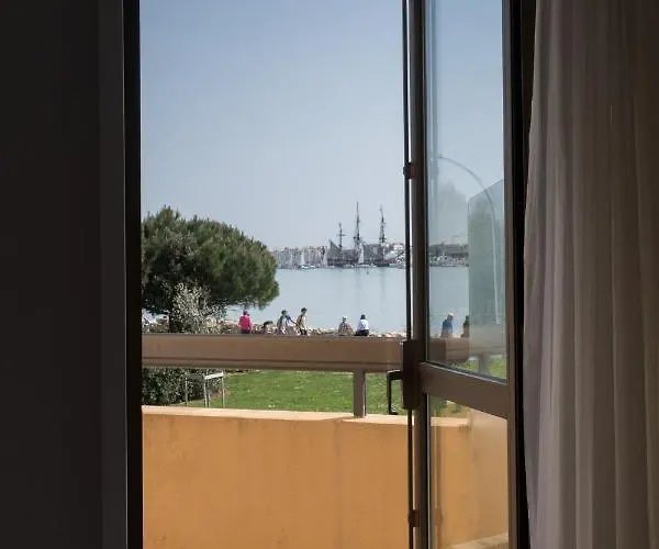 Logis Le Rochelois 3*