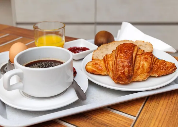 Logis Le Rochelois 3*