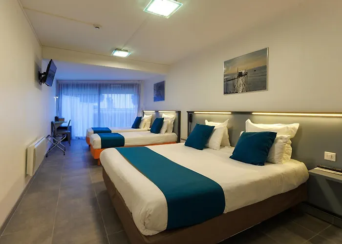 Hotel Logis Le Rochelois 3*