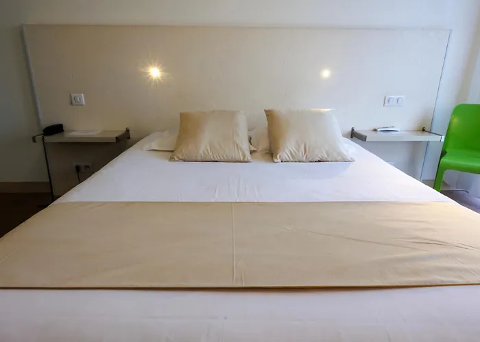 Hotel Logis Le Rochelois