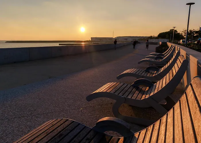 Hotel Logis Le Rochelois 3*