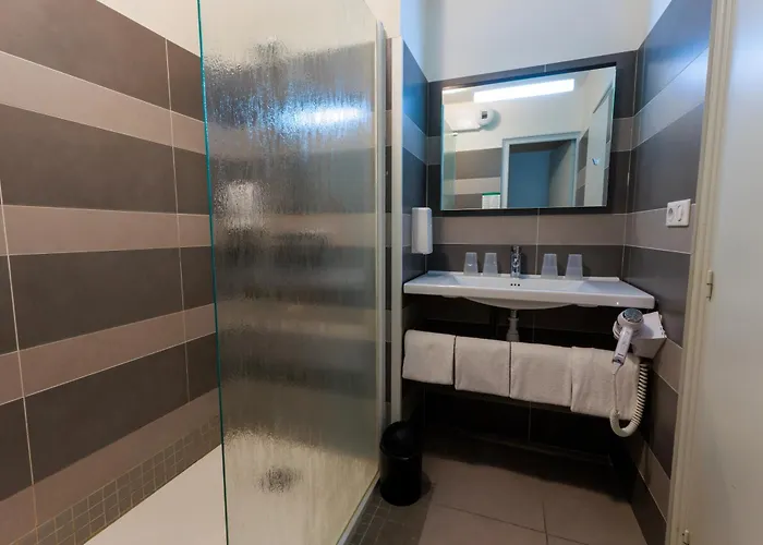 Logis Le Rochelois Hotel 3*