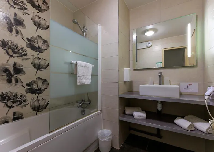 Hotel Logis Le Rochelois