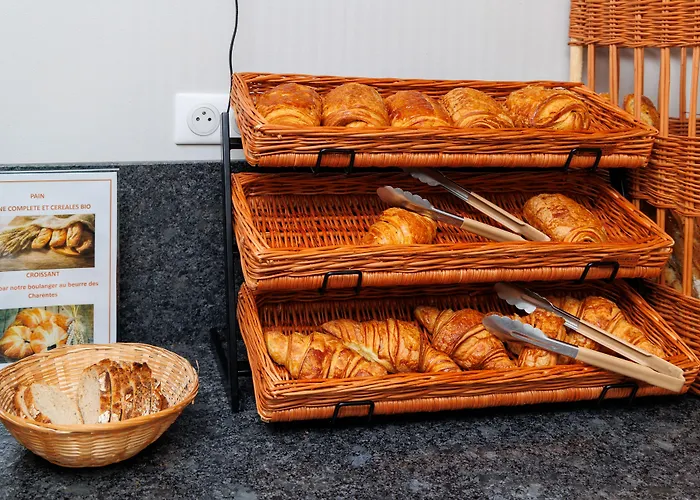 Logis Le Rochelois 3*