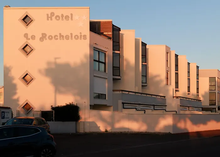 Logis Le Rochelois Hotel