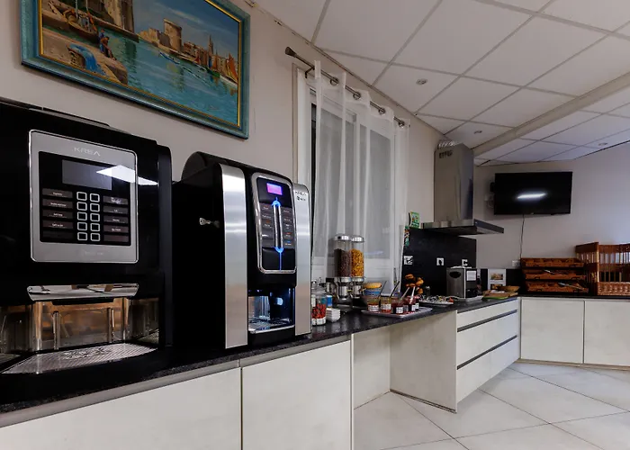 Hotel Logis Le Rochelois