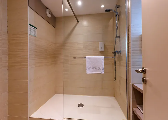 Logis Le Rochelois Hotel 3*