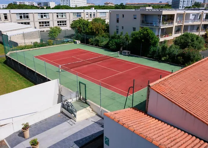 Logis Le Rochelois 3*