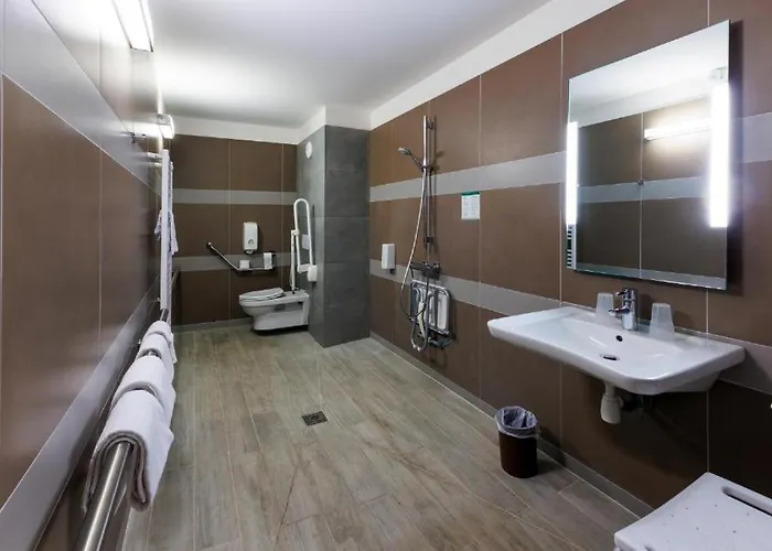 Logis Le Rochelois Hotel